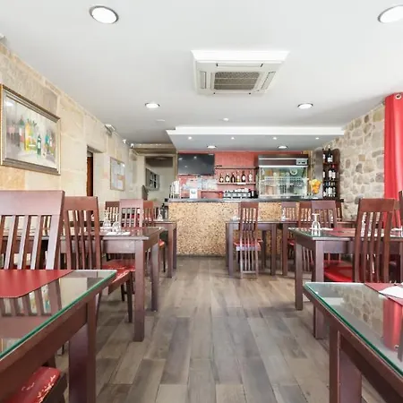 ゲストハウス Alojamento Central 3*