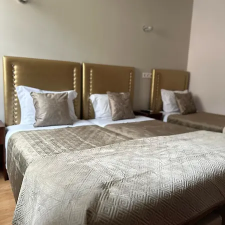 Alojamento Central ゲストハウス シャヴェス