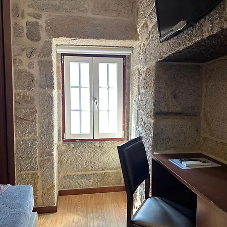 Alojamento Central ゲストハウス 3*